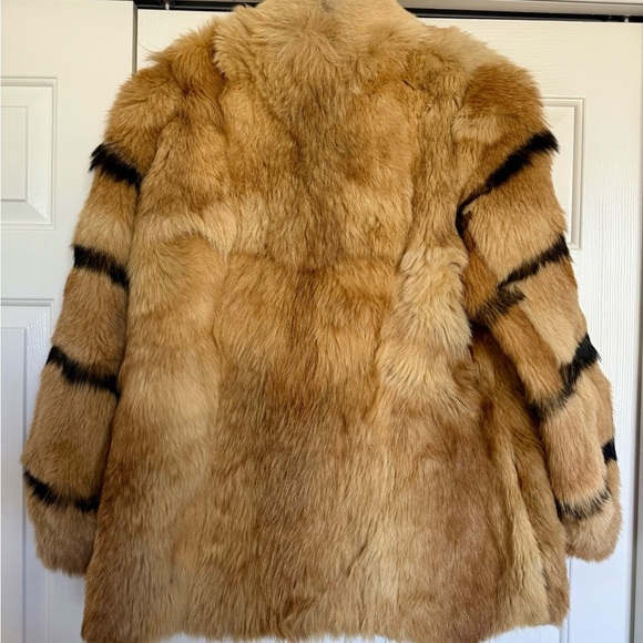 Luxurious and Rare Tan Zebra Fox Fur Coat 1960/70s - Picture 2 of 5